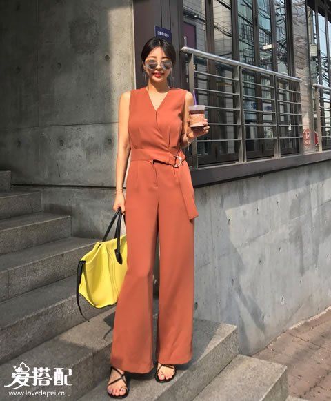 早秋穿什么颜色?枫叶红让你女人魅力加倍